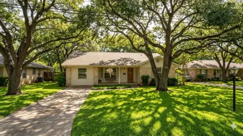 A residential lawn in Berry Creek, Georgetown TX
